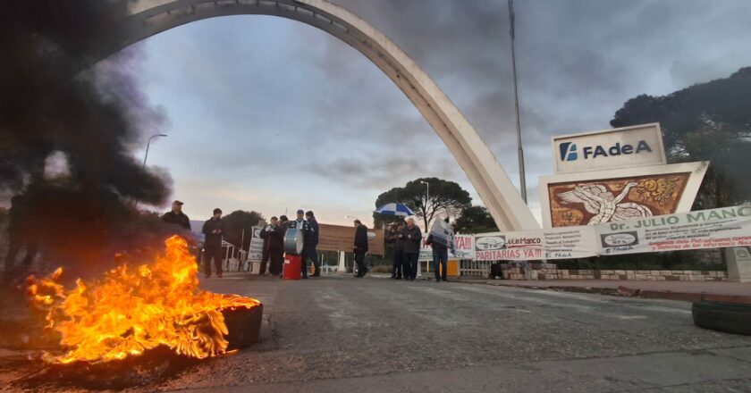 Crece el temor a un cierre total de la fábrica de aviones Fadea y los trabajadores denuncian un vacío de conducción