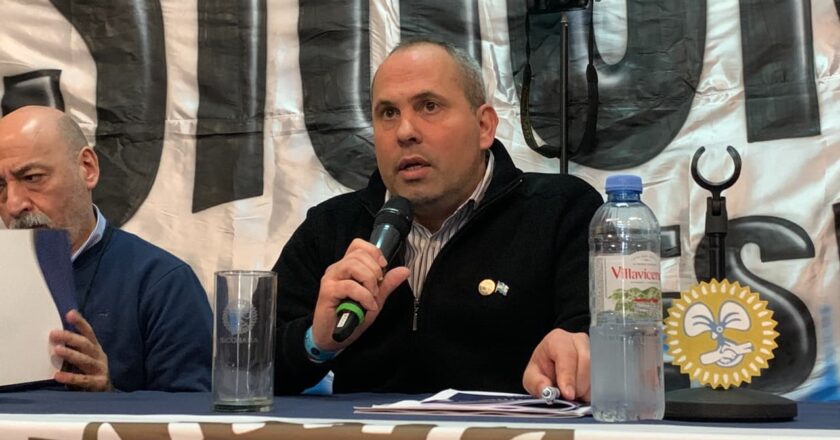 El Sindicato de Conductores Navales Siconara advierte por la intransigencia empresaria que pone en riesgo el abastecimiento de arena para Vaca Muerta