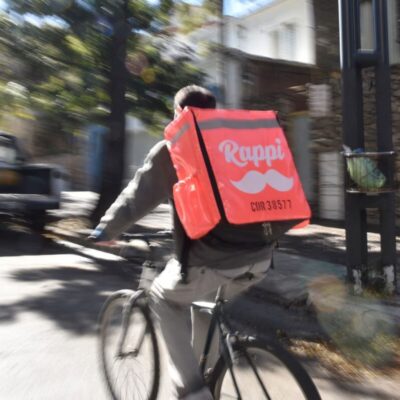 Las apps como única salida laboral: «Hay trabajadores de 50 o 60 años, algunos jubilados, que están arriba de la moto»