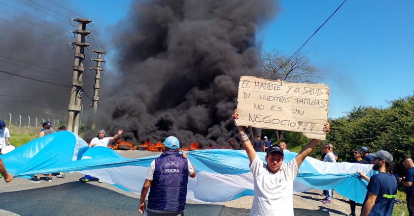 Trabajadores de la fábrica de cerámicos ILVA sostienen un acampe desde hace 10 meses tras el cierre y los 300 despidos