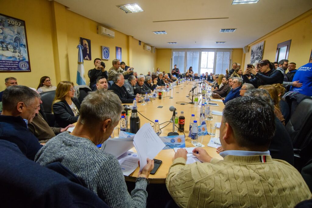 Andrés Rodríguez pidió darle "una proyección política" a las protestas de la CGT "para que haya un cambio sustancial el año que viene"