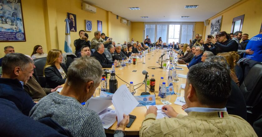 Tras un debate caliente, la CGT resolvió que «iniciará un plan de acción» contra la política económica libertaria con un paro general y una movilización federal en el horizonte