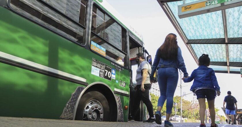 Alarma en el transporte: todavía sin acuerdo salarial, la UTA avisó que las empresas de colectivos no pagaron el aguinaldo: «¿Qué más quieren? ¿Trabajo esclavo?»