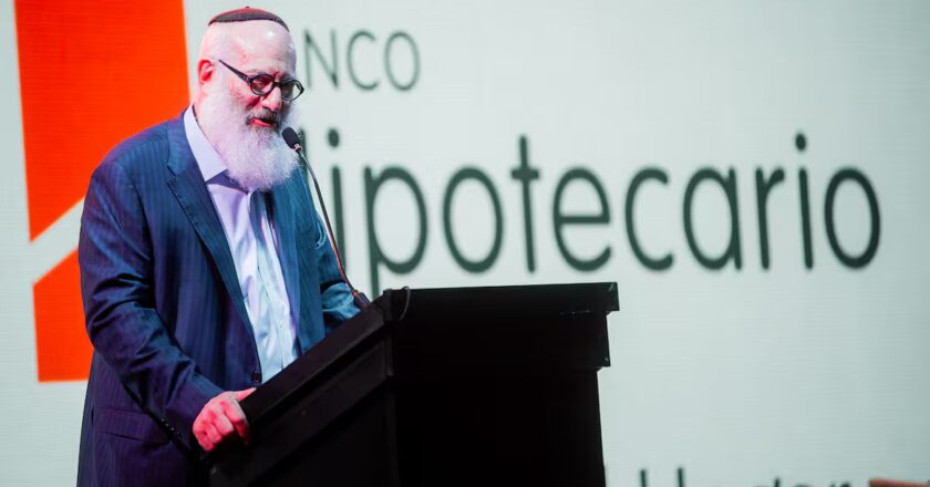 Palazzo le pidió a la embajada de Israel que interceda para que Elsztain detenga el ajuste en el Banco Hipotecario: «Ha privilegiado un fuerte afán de lucro»