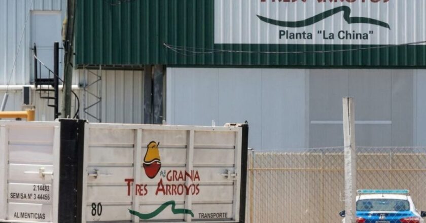 Granja Tres Arroyos enfrenta una ola de pedidos de quiebra y hay temor en sus casi 7 mil empleados