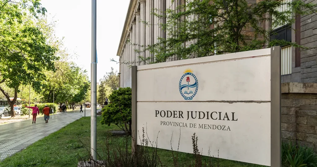 Walmart deberá abonar una doble indemnización a un empleado que despidió en pandemia por supuesto "abandono de puesto de trabajo"