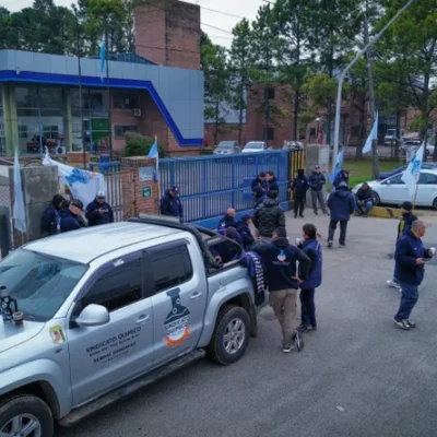 Protesta en el Parque Industrial de Pilar por despidos en Cascia: el sindicato Químico denuncia “prácticas antisindicales”