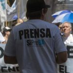 Dramático: 7 de cada 10 trabajadores de prensa tuvieron que recurrir a créditos, tarjetas o préstamos para cubrir necesidades básicas, pagar servicios o el alquiler durante el último mes