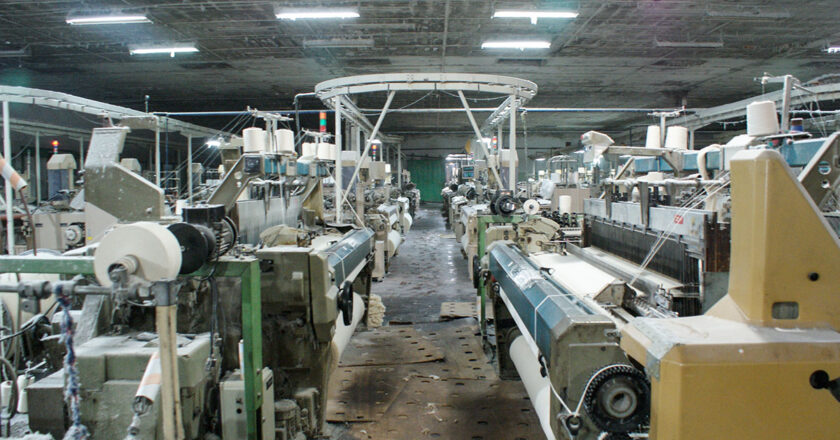 La industria cayó 5,7% en mayo arrastrada por el desplome de casi 20 puntos en textiles, prendas de vestir, cuero y calzado