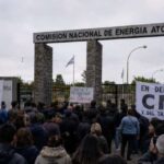 Gerentes de la CNEA denuncian «parálisis» de áreas clave del organismo y exigen la reincorporación de despedidos