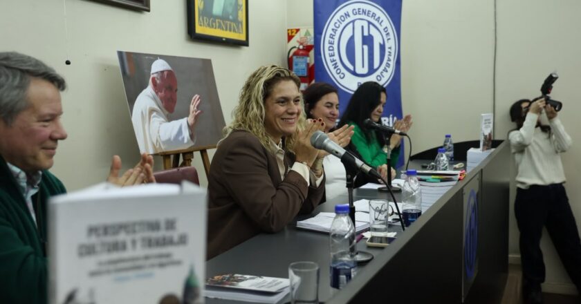 En la CGT se presentó un libro sobre las transformaciones del mundo laboral en la era digital