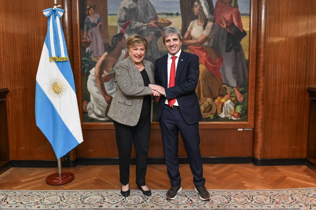 El FMI le pide a la gestión libertaria que haga la Reforma Previsional y suba la edad jubilatoria el año electoral