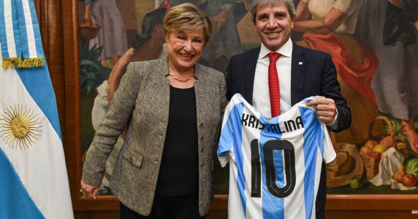 El FMI le pide a la gestión libertaria que haga la Reforma Previsional y suba la edad jubilatoria el año electoral