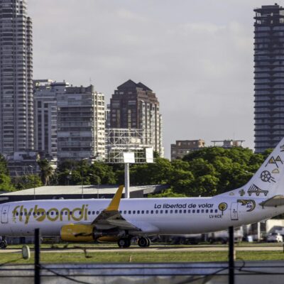 Suspensiones entre los tripulantes y despidos, el panorama laboral de Flybondi se complica mientras se cancelan cientos de vuelos
