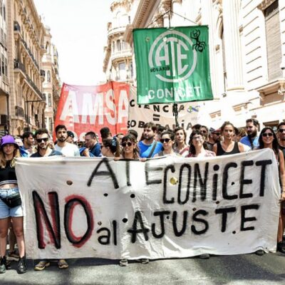 Nuevo reclamo frente al CONICET ante el inminente despido de 400 investigadores del máximo organismo de ciencia