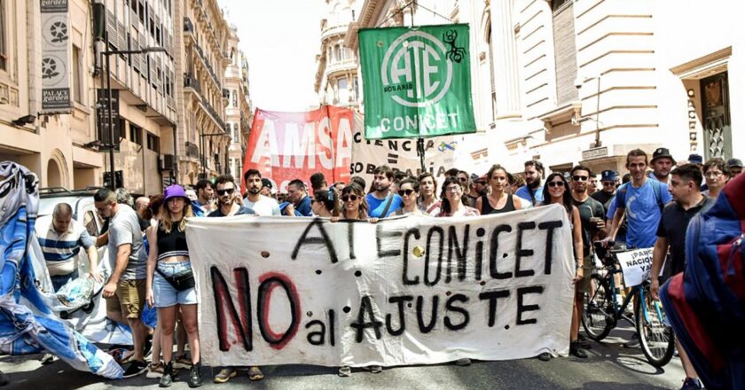Nuevo reclamo frente al CONICET ante el inminente despido de 400 investigadores del máximo organismo de ciencia