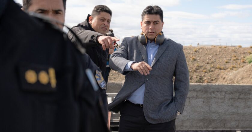 Claudio Vidal no logra destrabar el conflicto policial y la crisis salarial amenaza la estabilidad de su gestión
