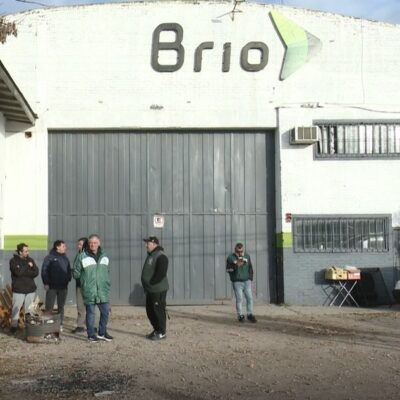 Denuncian dos centenares de despidos en la empresa Expreso Brío: «Nos presentamos a trabajar y nos encontramos con el portón cerrado»