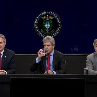 Privatizaciones: El plan de Caputo para pagar la deuda es con la venta de activos públicos por u$S 1.500 millones