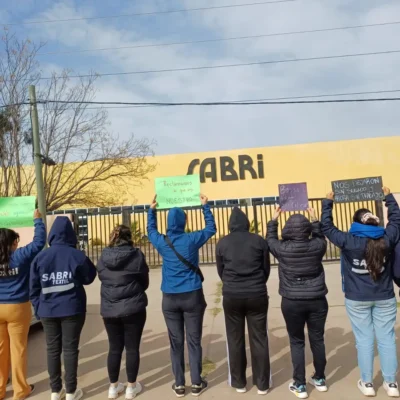 Trabajadores de la fábrica Sabri denunciaron despidos masivos, falta de pago de haberes y condiciones laborales «inhumanas»