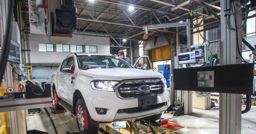 Por la caída de la demanda, Ford reducirá la producción en la planta de General Pacheco y ya asoma el fantasma de los despidos