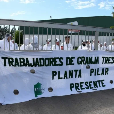 Se define este viernes el futuro de 50 trabajadores de Granja Tres Arroyos: La empresa había ofrecido pagar una parte con pollos