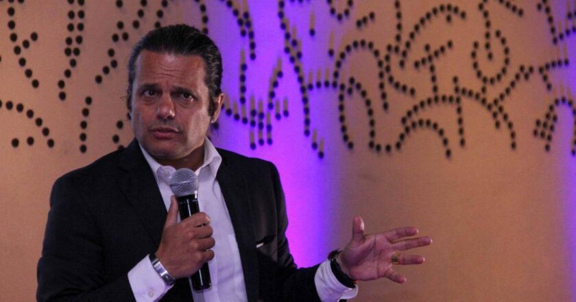 Desde el gremio de farmacéuticos, Peretta advirtió que «lo que hace Sturzenegger es una estafa, va a terminar preso por la desregulación de medicamentos»