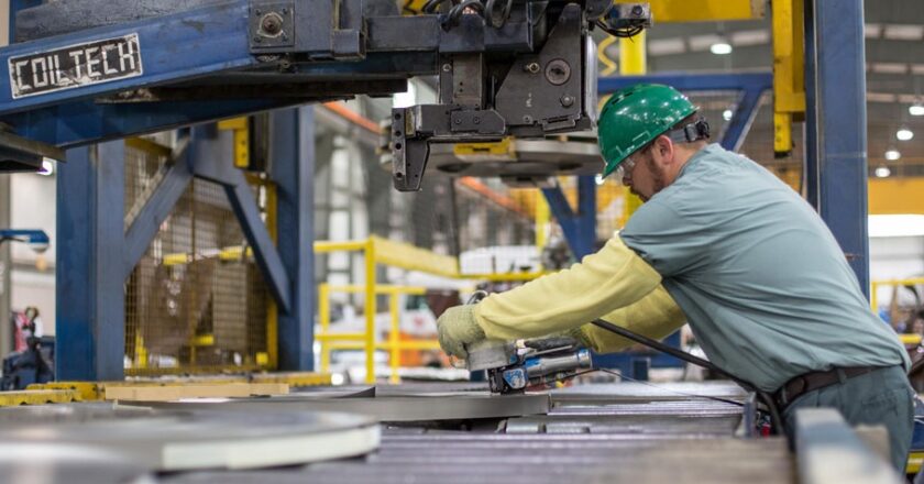 La Argentina de Milei perdió más de 28.000 empresas en dos años y medio: el entramado pyme se desangra
