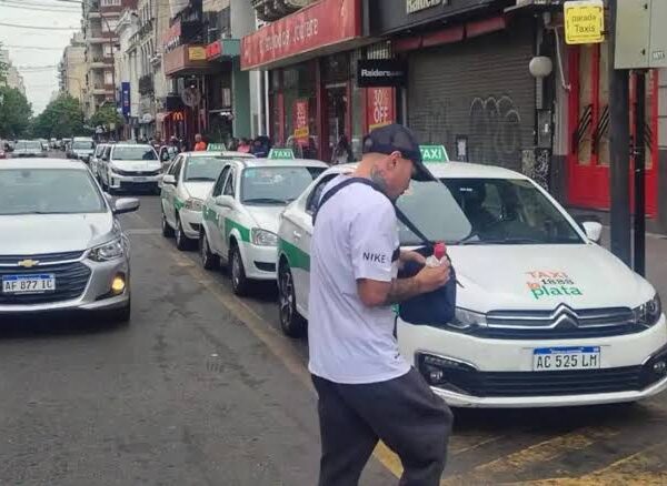 Taxistas de La Plata buscan declaración de esencialidad del GNC para el transporte público