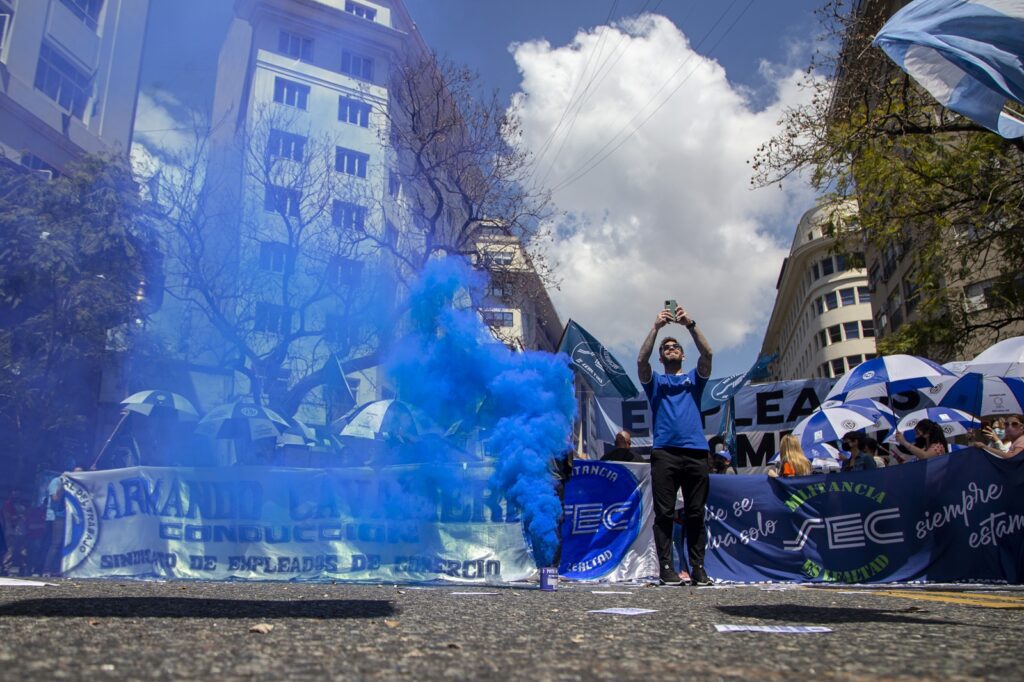 Para Sola, el plan económico "deja afuera" a los trabajadores y el endeudamiento familiar "ya es una pandemia"