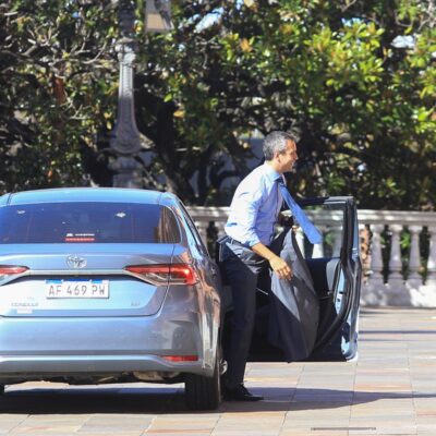El socio de Menem dijo que su empresa «trabajó» para OSPRERA aunque los datos lo ponen en duda y se llevó casi $300 millones con los que compró un BMW y un Mercedes Benz