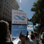 Los salarios en ciencia y tecnología volvieron a perder contra la inflación, en julio, y ya acumulan un 40,5% de derrumbe desde que asumió Milei
