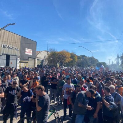 La intervención de la UOM cerró la paritaria siderúrgica pero Villa Constitución la rechazó, amaga con judicializarla y ya avanza con protestas