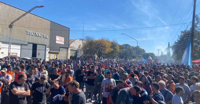 La intervención de la UOM cerró la paritaria siderúrgica pero Villa Constitución la rechazó, amaga con judicializarla y ya avanza con protestas