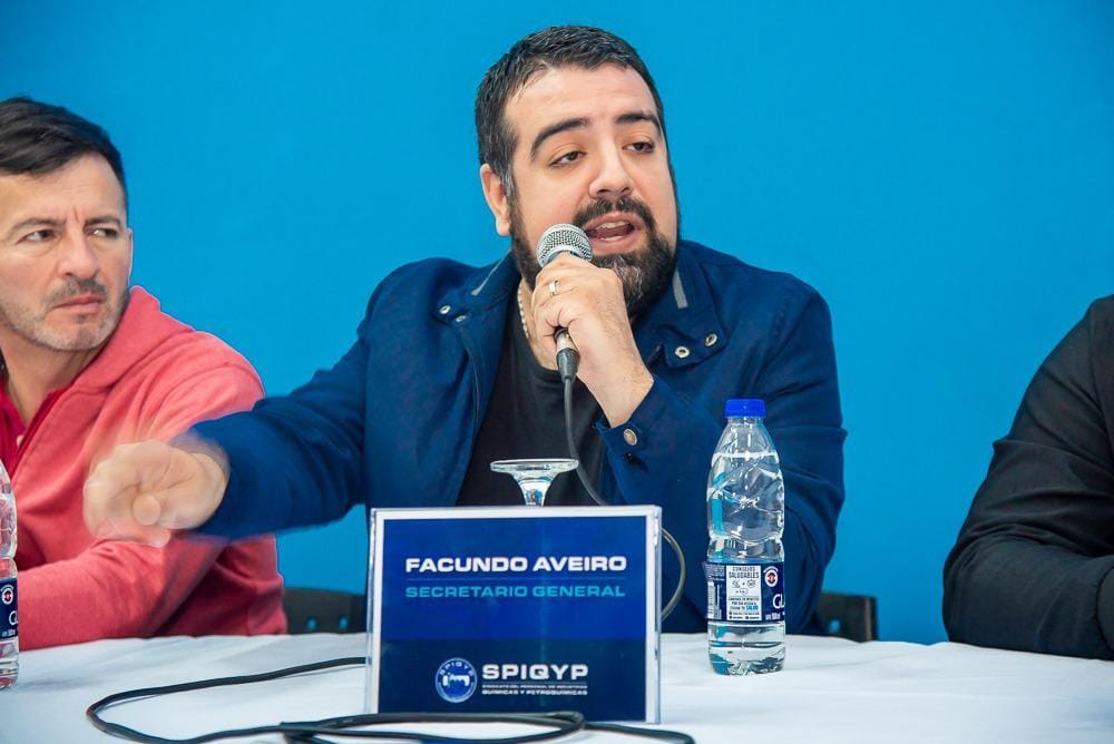 El sindicato de químicos y petroquímicos cerró paritaria con cláusula gatillo, bono de fin de año y un blindaje del convenio colectivo