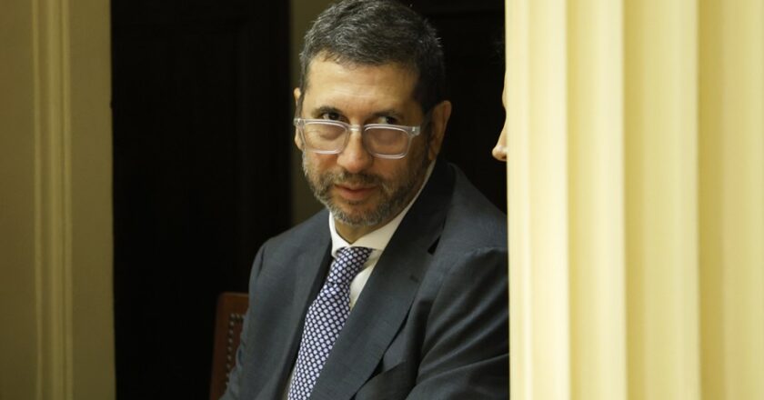Con una llamativa abstención del PJ de Juan Manuel Olmos, el macrismo aprobó el traspaso y en 180 días se queda con la justicia laboral