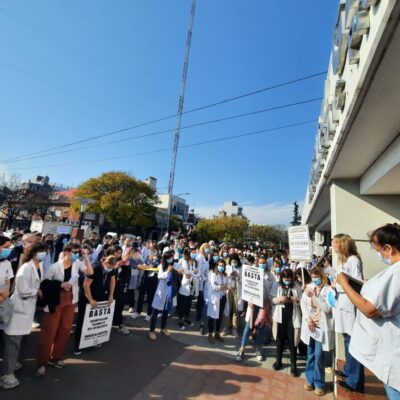 Convocan a abrazar al Garrahan y los trabajadores hablan de «manejo de fondos millonarios de manera oscura» y de «asesores con sueldos de privilegio»