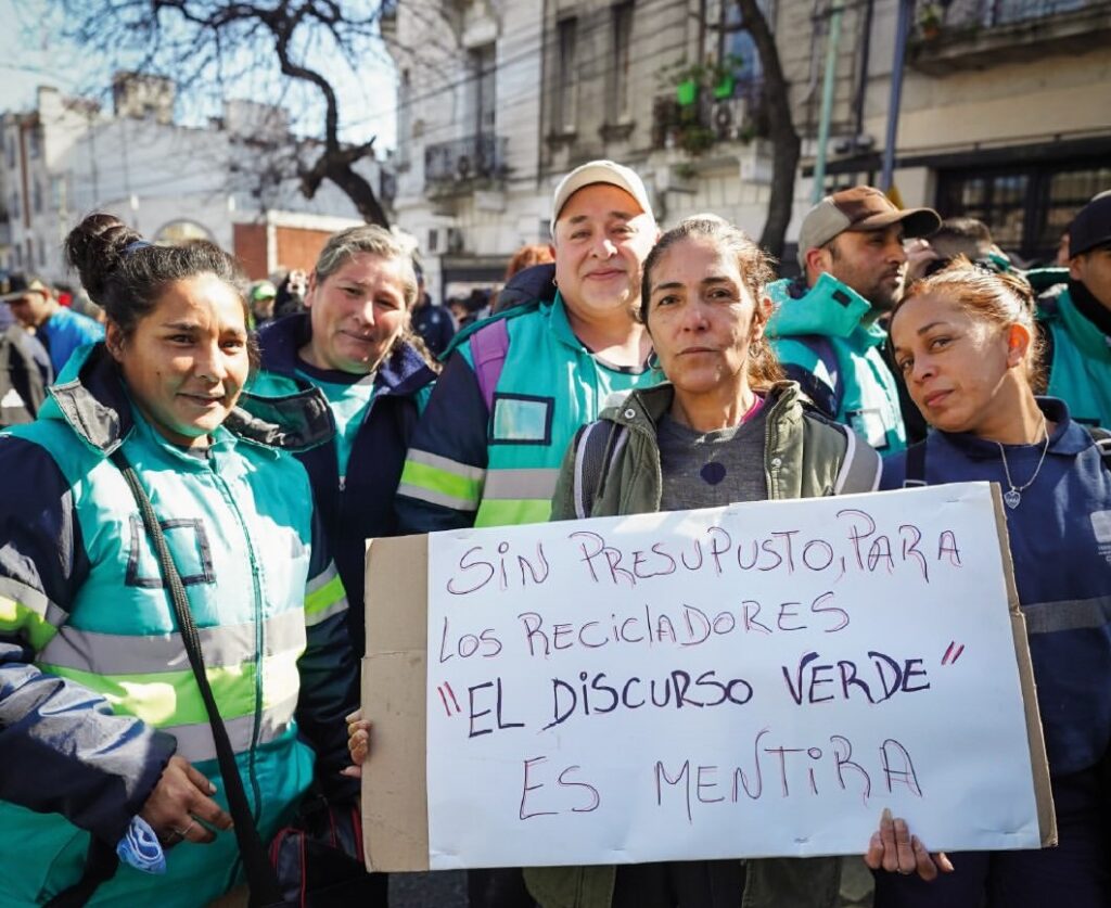 Los recicladores porteños acusan a Macri de darle el negocio a "amigos" y hablan de la pérdida de 6500 puestos de trabajo
