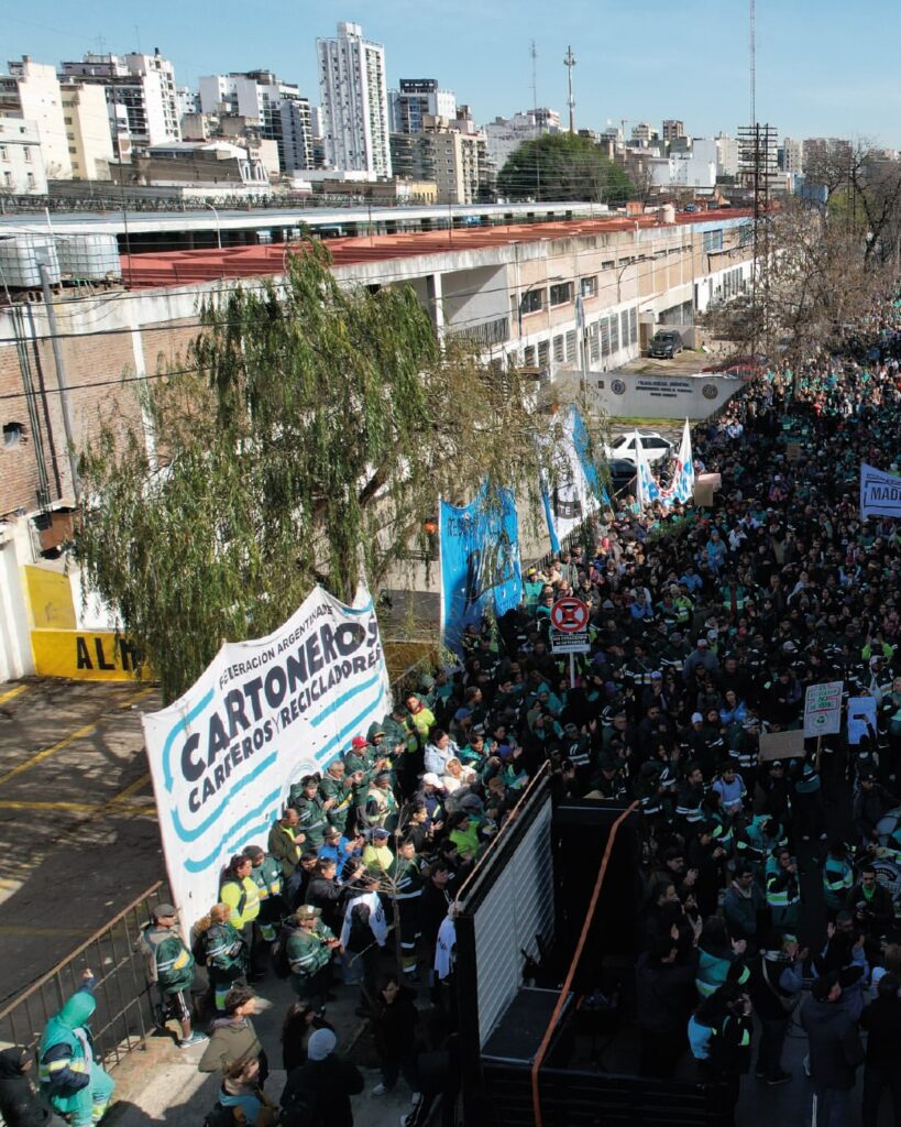 Los recicladores porteños acusan a Macri de darle el negocio a "amigos" y hablan de la pérdida de 6500 puestos de trabajo