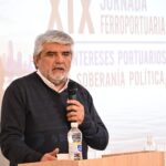 Horas después del fallido decreto que quiso desregularlos, Correa aseguró que «la Provincia defiende el trabajo y la soberanía sobre puertos y ríos»