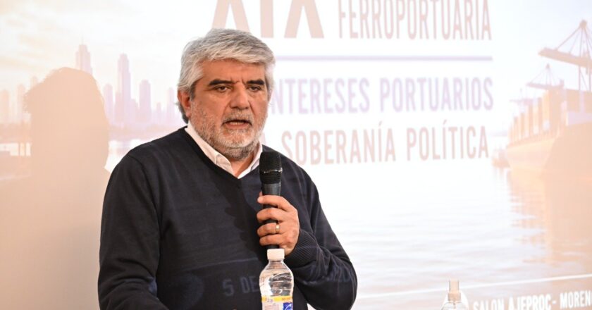 Horas después del fallido decreto que quiso desregularlos, Correa aseguró que «la Provincia defiende el trabajo y la soberanía sobre puertos y ríos»