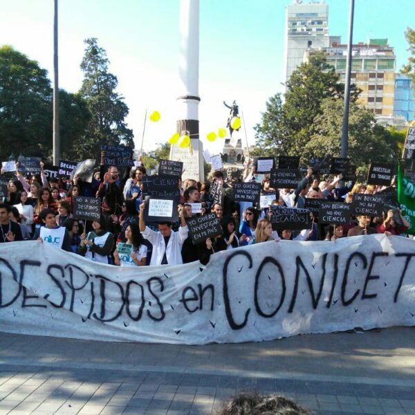 El sector científico convocó a movilizarse junto a las universidades contra el ajuste de Javier Milei