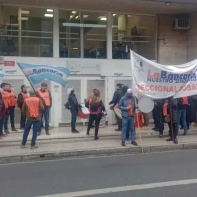 La Bancaria Rosario denunció despidos en Nación Servicios y se declaró en estado de alerta