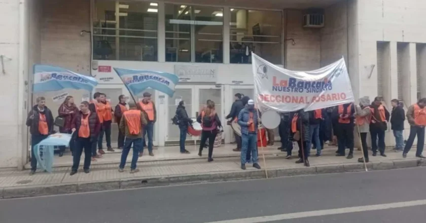 La Bancaria Rosario denunció despidos en Nación Servicios y se declaró en estado de alerta