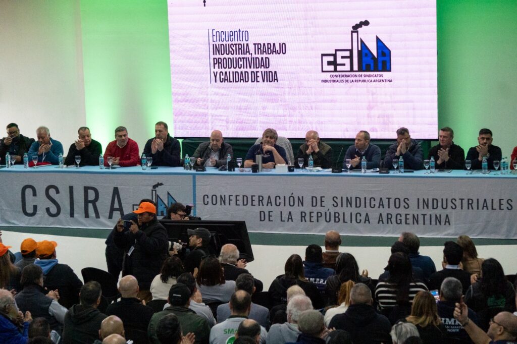 Sindicatos industriales reunieron a más de 600 referentes del sector y advirtieron que sin industria "van a quedar 20 millones de argentinos en la miseria o en el pluriempleo"