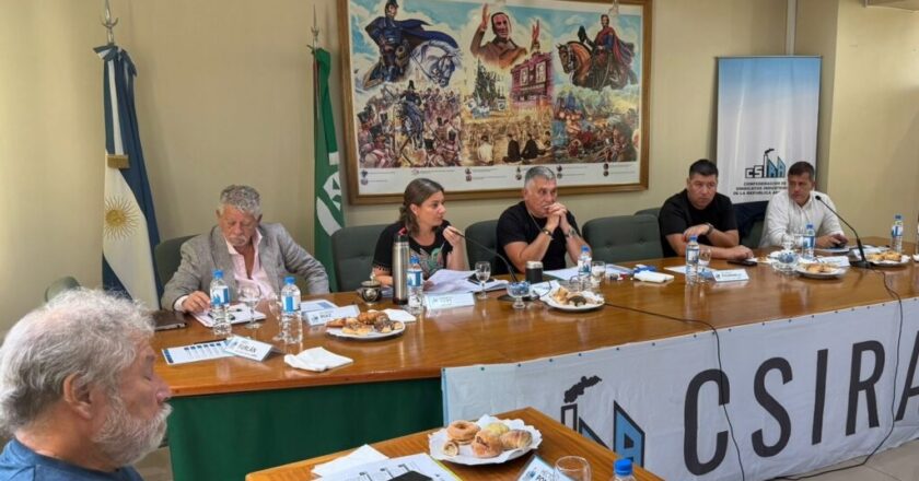 En la previa de lo que será la movilización por el Día de la Industria, los gremios del sector se reúnen y piden cuidar «a las empresas y sus trabajadores»