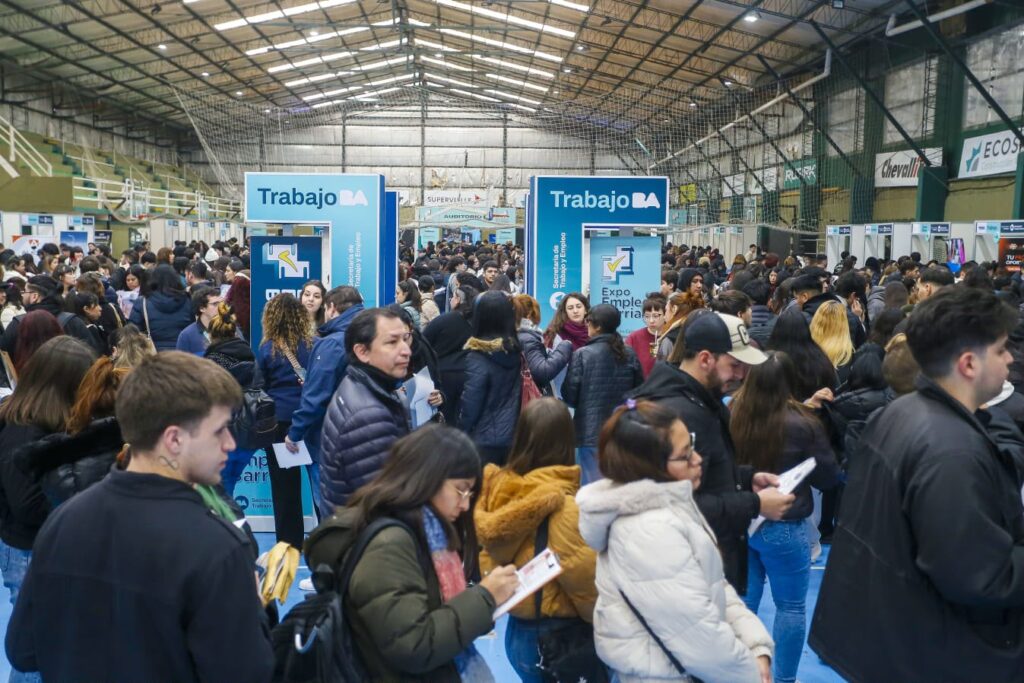 Signo de crisis: la Ciudad promocionó puestos de trabajo en una Expo Empleo y se anotaron 10 mil personas