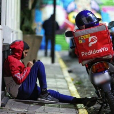 Un estudio de la UBA desmiente las cifras del Gobierno, sostiene que el desempleo se aceleró junto con la informalidad y que se expande el fenómeno del «trabajador pobre»