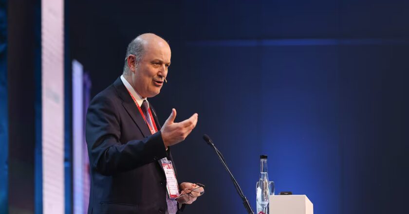 Ahora Sturzenegger tuvo que reconocer la pérdida de empleo formal en la era libertaria