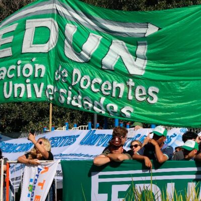 Docentes y NODOCENTES de universidades suman su rechazo a la ley de extranjerización de tierras